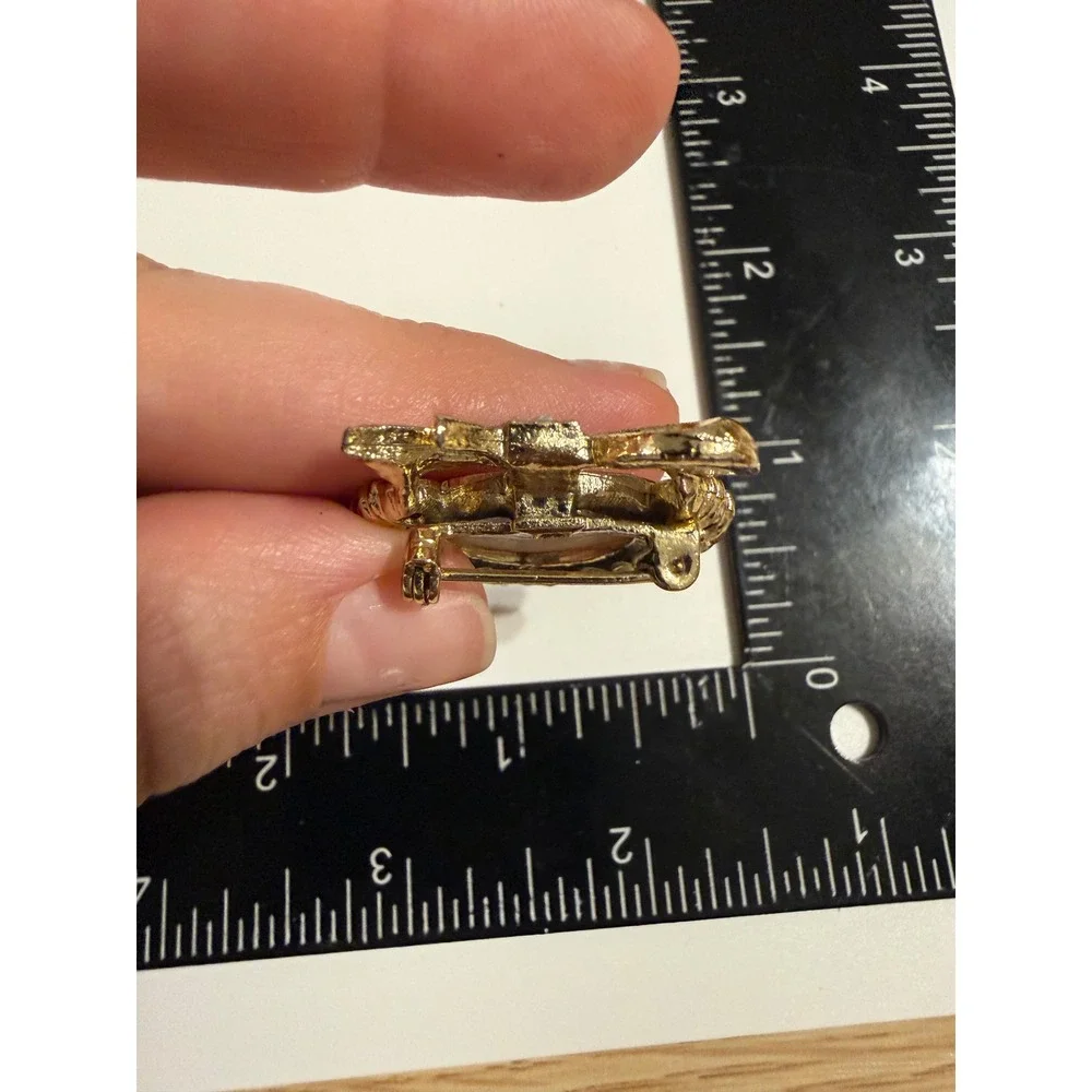 Vintage Gold Tone Mother of Pearl‎ AB Rhinestone Mother Bow Wreath Brooch Pin